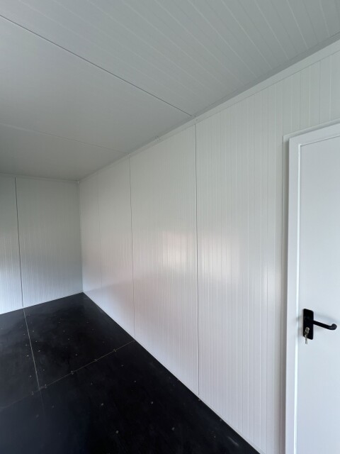 Ge&iuml;soleerde container   Van Doorn Modificatie